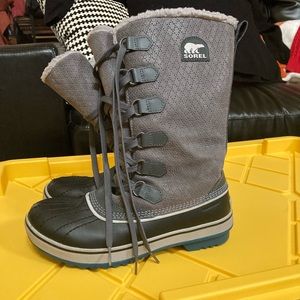 Sorel snow boots size 8.5